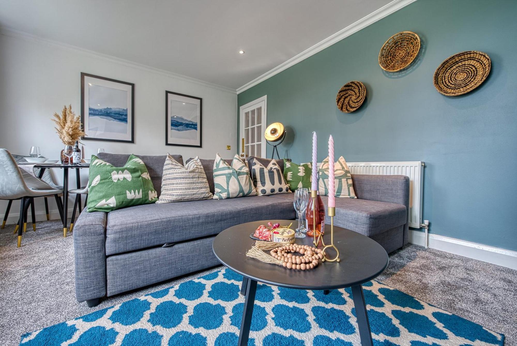 2 Bedroom Stylish Spacious Apt, Sleeps 6, Central Cheltenham, With Free Parking - By Blue Puffin Stays Ngoại thất bức ảnh