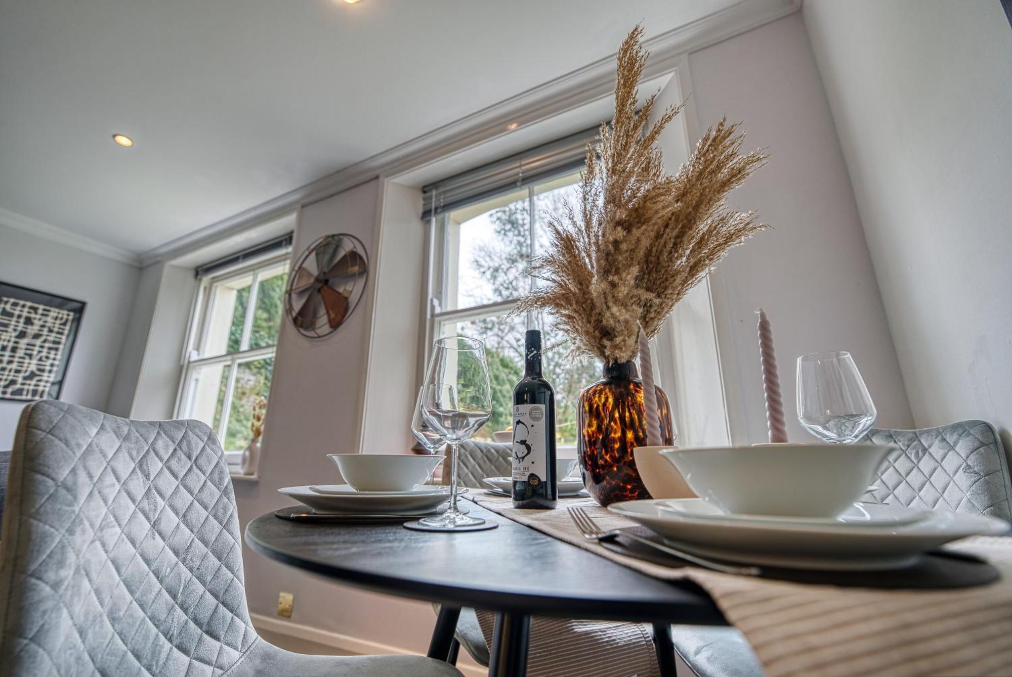 2 Bedroom Stylish Spacious Apt, Sleeps 6, Central Cheltenham, With Free Parking - By Blue Puffin Stays Ngoại thất bức ảnh