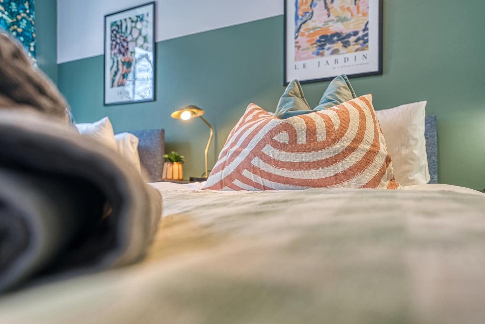 2 Bedroom Stylish Spacious Apt, Sleeps 6, Central Cheltenham, With Free Parking - By Blue Puffin Stays Ngoại thất bức ảnh