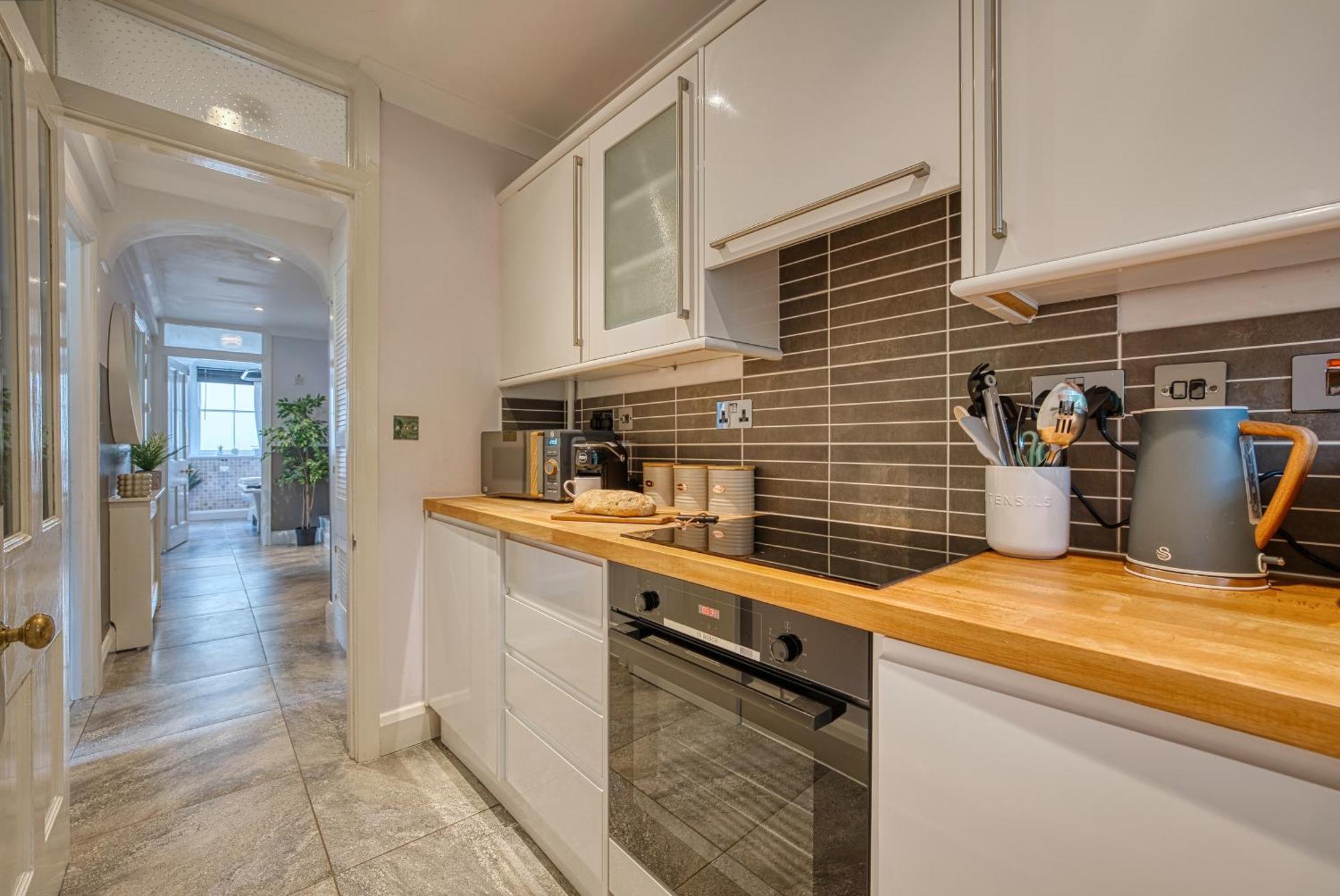 2 Bedroom Stylish Spacious Apt, Sleeps 6, Central Cheltenham, With Free Parking - By Blue Puffin Stays Ngoại thất bức ảnh