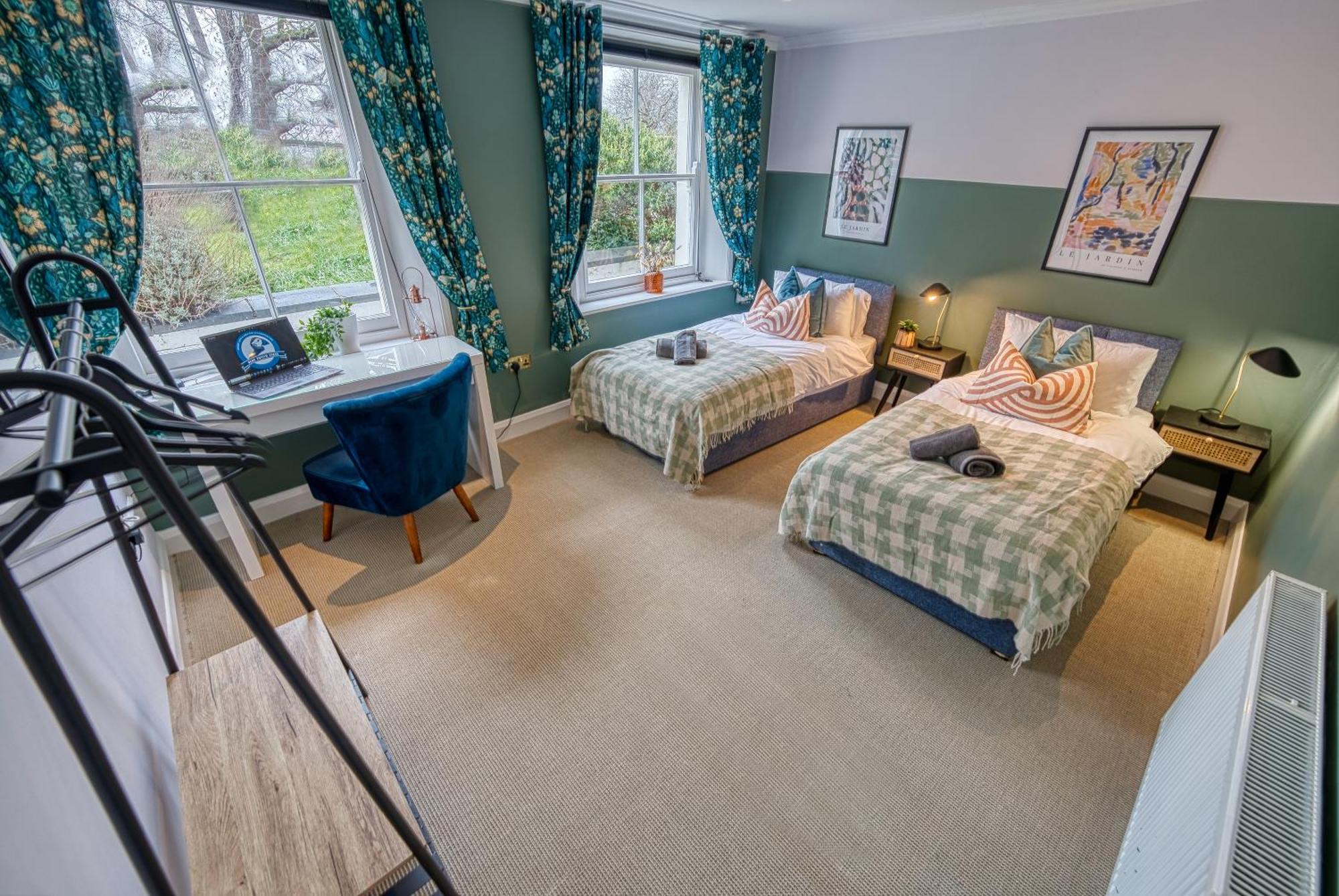 2 Bedroom Stylish Spacious Apt, Sleeps 6, Central Cheltenham, With Free Parking - By Blue Puffin Stays Ngoại thất bức ảnh