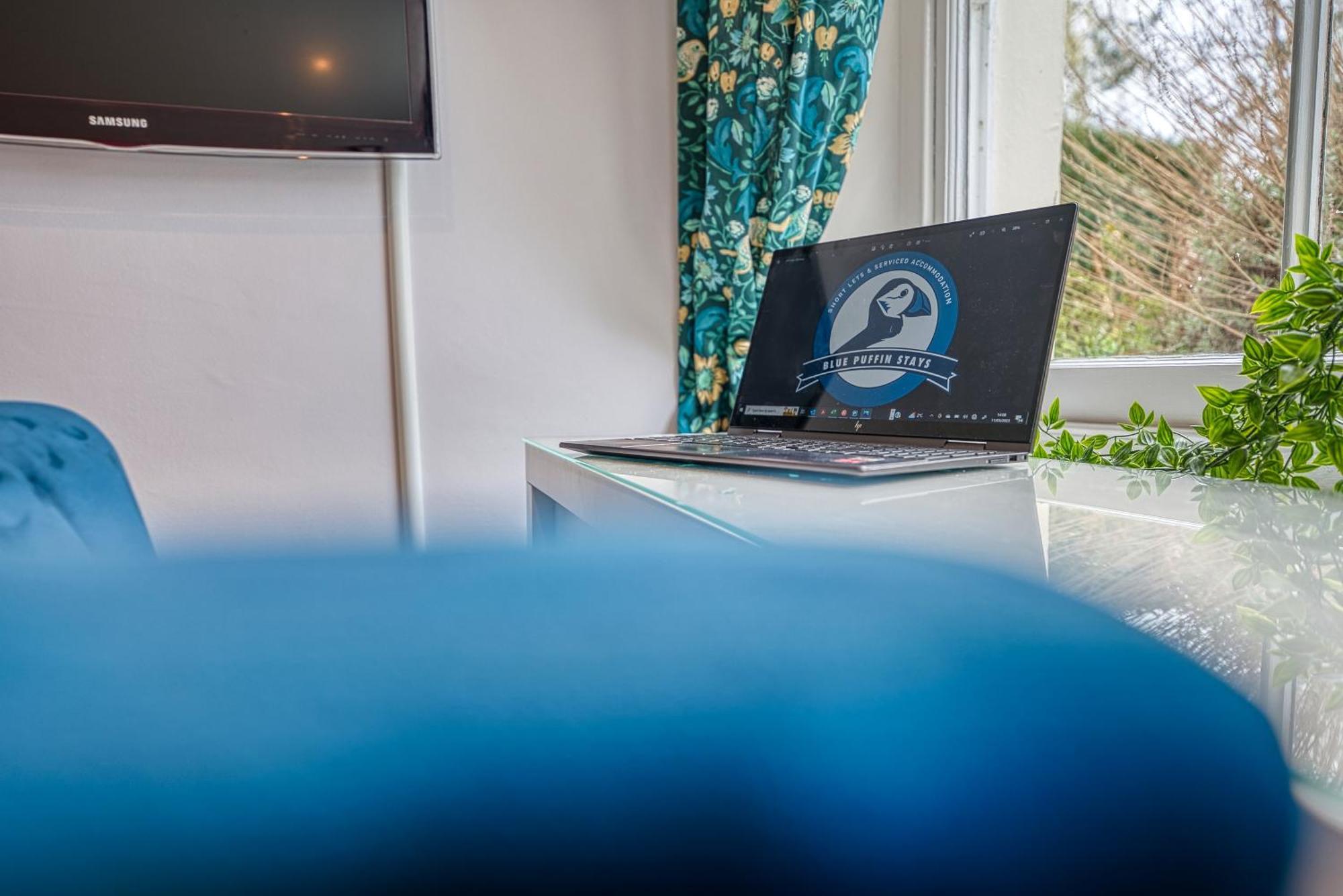 2 Bedroom Stylish Spacious Apt, Sleeps 6, Central Cheltenham, With Free Parking - By Blue Puffin Stays Ngoại thất bức ảnh