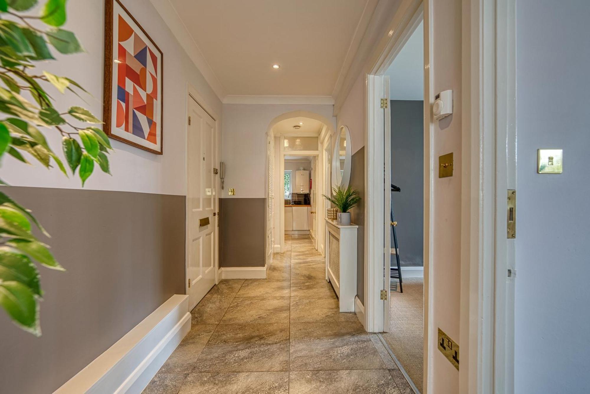 2 Bedroom Stylish Spacious Apt, Sleeps 6, Central Cheltenham, With Free Parking - By Blue Puffin Stays Ngoại thất bức ảnh