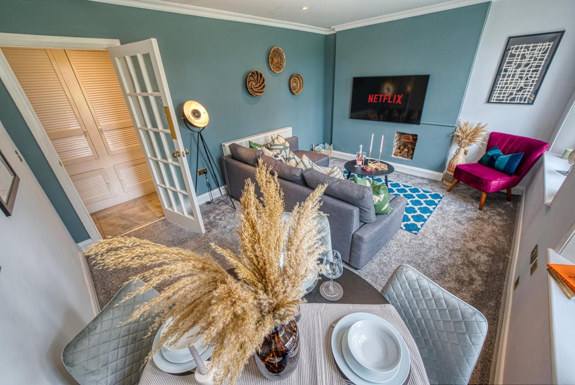 2 Bedroom Stylish Spacious Apt, Sleeps 6, Central Cheltenham, With Free Parking - By Blue Puffin Stays Ngoại thất bức ảnh